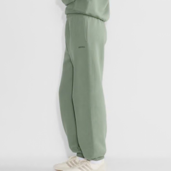 Aritzia TNA cozy fleece mega sweats - Picture 1 of 5